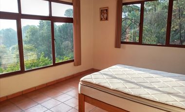 Casa en renta por la desviación de Avandaro, Valle de Bravo