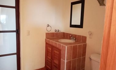 Casa en renta por la desviación de Avandaro, Valle de Bravo