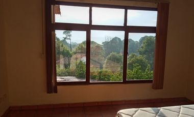 Casa en renta por la desviación de Avandaro, Valle de Bravo