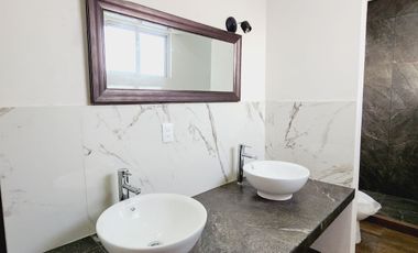 Casa en VENTA recamara planta baja, doble altura LOMAS DE LA RIOJA