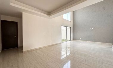 Casa en VENTA recamara planta baja, doble altura LOMAS DE LA RIOJA