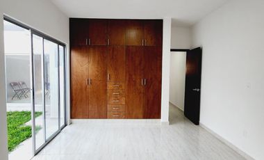 Casa en VENTA recamara planta baja, doble altura LOMAS DE LA RIOJA