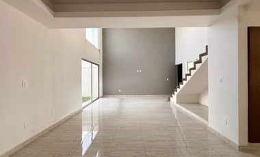Casa en VENTA recamara planta baja, doble altura LOMAS DE LA RIOJA