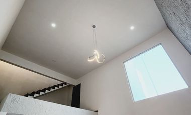 Casa en VENTA recamara planta baja, doble altura LOMAS DE LA RIOJA