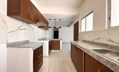 Casa en VENTA recamara planta baja, doble altura LOMAS DE LA RIOJA