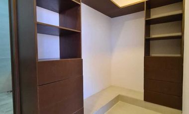 Casa en VENTA con doble altura LOMAS DE LA RIOJA