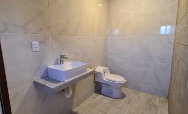 Casa en VENTA con doble altura LOMAS DE LA RIOJA