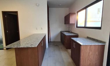 Casa en VENTA con doble altura LOMAS DE LA RIOJA