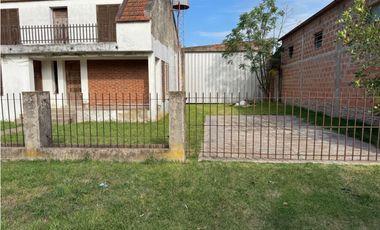 Vendo Casa y Galpón en Caseros, Entre Ríos.