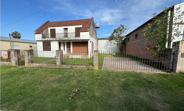 Vendo Casa y Galpón en Caseros, Entre Ríos.