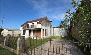 Vendo Casa y Galpón en Caseros, Entre Ríos.