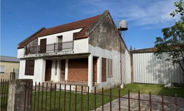 Vendo Casa y Galpón en Caseros, Entre Ríos.