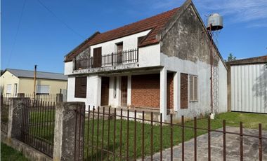 Vendo Casa y Galpón en Caseros, Entre Ríos.
