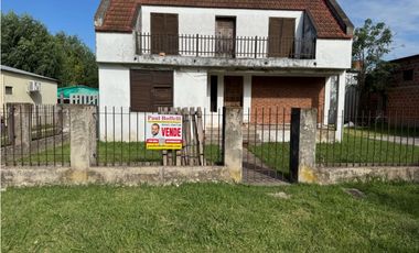 Vendo Casa y Galpón en Caseros, Entre Ríos.