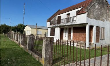 Vendo Casa y Galpón en Caseros, Entre Ríos.