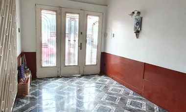 CASA TERRENO PROPIO DE 4 AMB - COCHERA - PATIO - TERRAZA - EXC. ESTADO