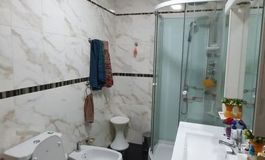 CASA TERRENO PROPIO DE 4 AMB - COCHERA - PATIO - TERRAZA - EXC. ESTADO