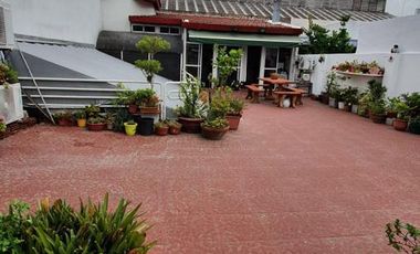 CASA TERRENO PROPIO DE 4 AMB - COCHERA - PATIO - TERRAZA - EXC. ESTADO