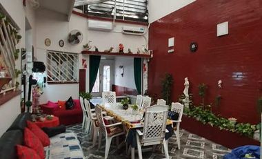 CASA TERRENO PROPIO DE 4 AMB - COCHERA - PATIO - TERRAZA - EXC. ESTADO