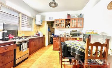 IMPECABLE DEPTO. 3 AMBIENTES EN 8VO PISO AL FRENTE BALCON CORRIDO FRENTE A ESTACION R.ESCALADA