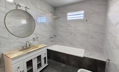 Casa en  VENTA - VENTA - CASA MARIANO ACOSTA