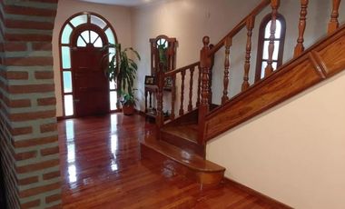 Casa en alquiler - 4 Dormitorios 3 Baños - Cocheras - 1.400Mts2 - Florencio Varela