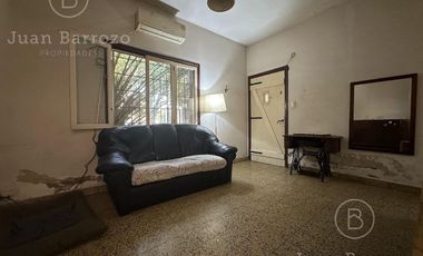 Venta Casa de 2 dormitorios y fondo libre en Remedios de Escalada.