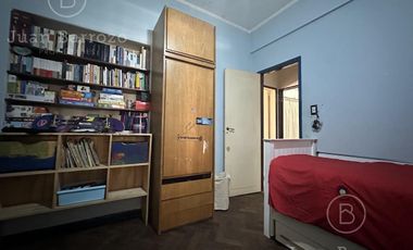 Venta Casa de 2 dormitorios y fondo libre en Remedios de Escalada.