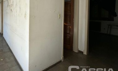 EXCELENTE PH EN PLANTA BAJA 5 AMB. APTO USO PROFESIONAL/COMERCIAL 140M2 APROX.