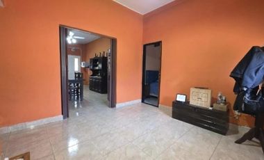 Casa en venta - 3 Dormitorios 1 Baño - Cochera - 275Mts2 - Longchamps