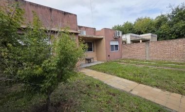 Casa en venta - 3 Dormitorios 1 Baño - Cochera - 275Mts2 - Longchamps