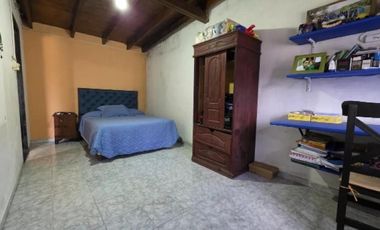 Casa en venta - 3 Dormitorios 1 Baño - Cochera - 275Mts2 - Longchamps