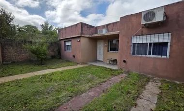 Casa en venta - 3 Dormitorios 1 Baño - Cochera - 275Mts2 - Longchamps