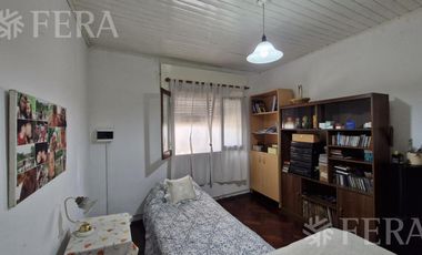 Venta casa 3 ambientes con patio en Sarandi