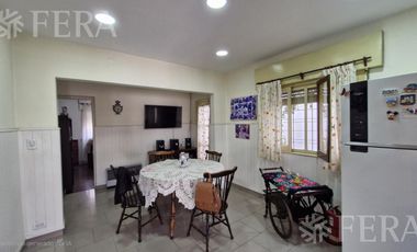 Venta casa 3 ambientes con patio en Sarandi