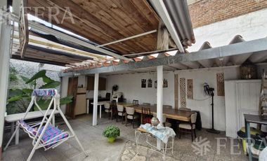 Venta casa 3 ambientes con patio en Sarandi
