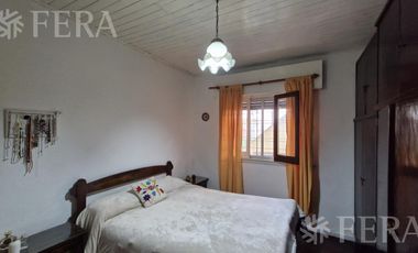 Venta casa 3 ambientes con patio en Sarandi
