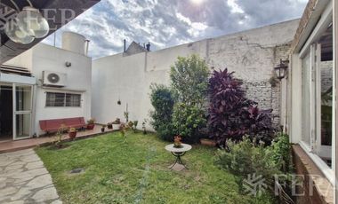 Venta casa 3 ambientes con patio en Sarandi