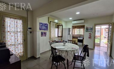 Venta casa 3 ambientes con patio en Sarandi