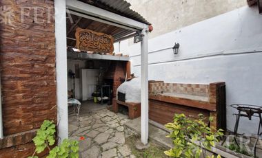 Venta casa 3 ambientes con patio en Sarandi