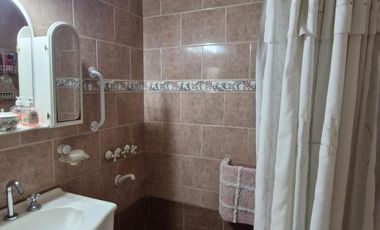 Venta casa 3 ambientes con patio en Sarandi