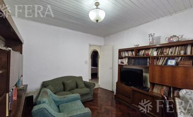 Venta casa 3 ambientes con patio en Sarandi