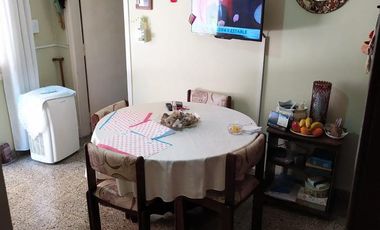 PH dos ambientes, patio y terraza.