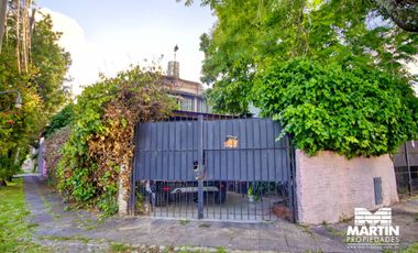 Casa en venta en Martinez A Reciclar 3 ambientes. Lote 10x26.