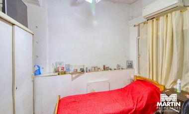 Casa en venta en Martinez A Reciclar 3 ambientes. Lote 10x26.