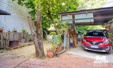 Casa en venta en Martinez A Reciclar 3 ambientes. Lote 10x26.