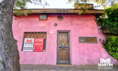 Casa en venta en Martinez A Reciclar 3 ambientes. Lote 10x26.