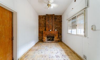 VENTA | PERMUTA - Casa de 2 Dormitorios, con cochera y patio - Granadero Baigorria.