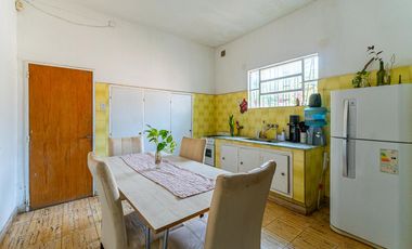 VENTA | PERMUTA - Casa de 2 Dormitorios, con cochera y patio - Granadero Baigorria.