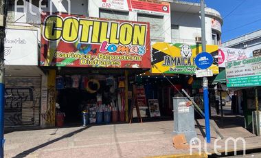 Inmueble comercial con 4 locales y 2 departamentos